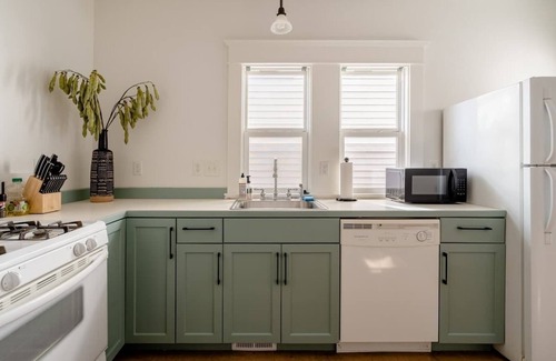 Humboldt House | Hipster Vibe Apartment - Food Carts & Live Music
