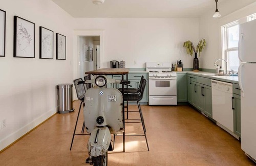 Mississippi District Apartment | Hipster Vibe Apartment - Food Carts & Live Music
