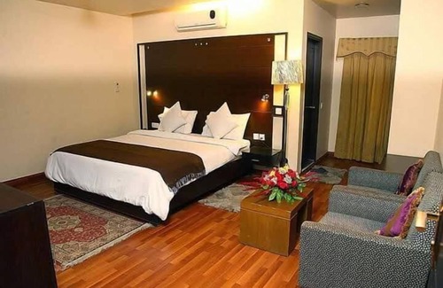 PECHS Hotel | HirA GuesT HousE & BanqueT