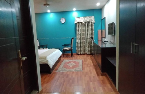 PECHS Hotel | HirA GuesT HousE & BanqueT