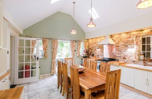 Chipping Ongar House | Hire your own pub exclusively for 12 guests in the ultimate luxury lock in!