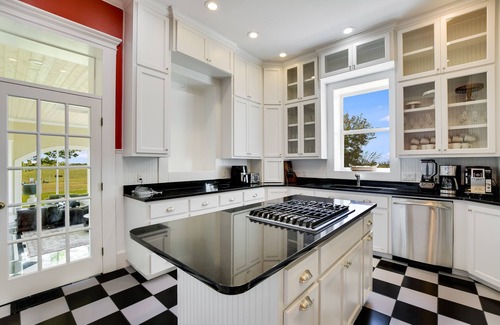 Elgin House | Historic 120 Year-Old Mansion with Pool, Hot Tub, Arcade, Pickleball, and More!