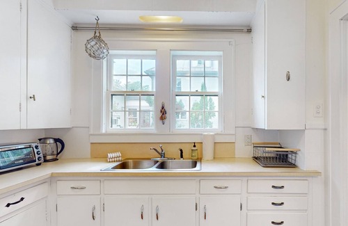 Montpelier House | Historic 1860s farmhouse with a large yard, washer/dryer, & deck