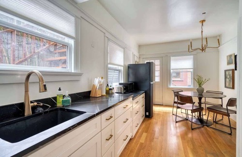 Alphabet Historic District Apartment | Historic 2BR | Walk to NW 23rd Shops & Eats