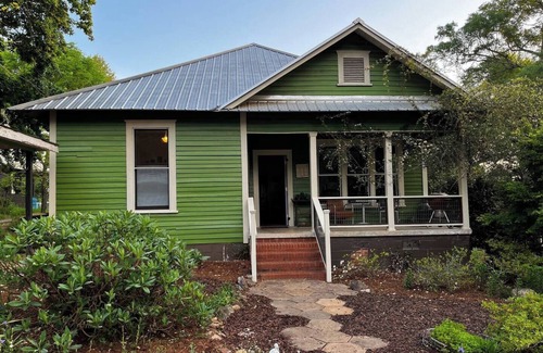 Athens House | Historic 3-bedroom home in beautiful Athens. Walkable to town and Campus.