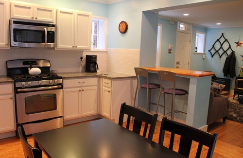 Gayborhood House | Historic 3 story Center City Row House near attractions -Washington Sq.