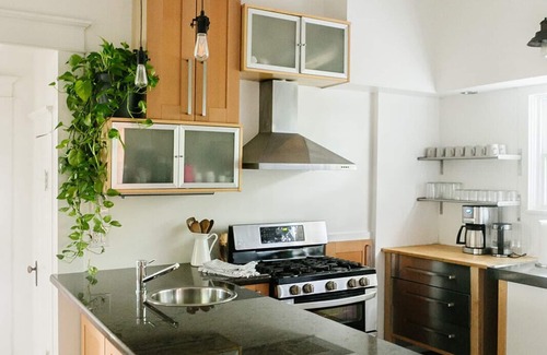 Phillips House | Historic 5/4 Spacious Sleeps 16 Hot Tub Pool A&M