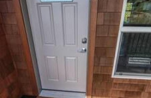 Astoria Apartment | Historic Astoria Waterfront Views & Vintage Vibes