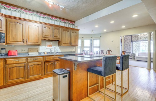 Auburn House | Historic Auburn Home w/Theater & Yard!