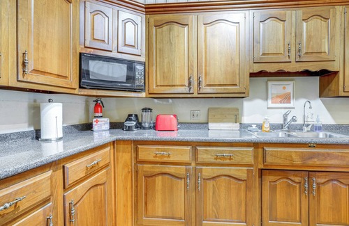 Auburn House | Historic Auburn Home w/Theater & Yard!