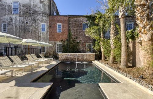 Harleston Village Bed & Breakfast | Historic B&B King Suite- Walk to King