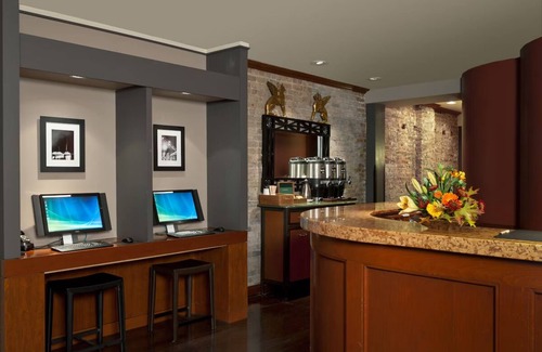 South Beach Hotel | Historic Bayfront Stay by Alcatraz Ferry, Ghirardelli & Painted Ladies