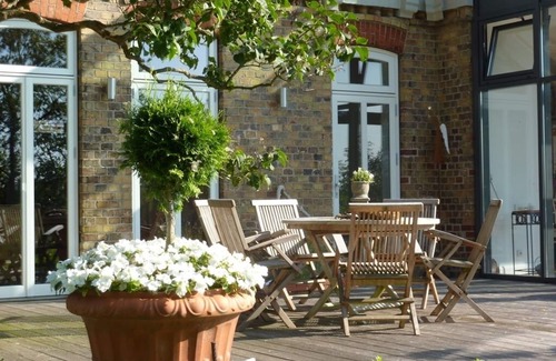 Neuwittenbek House | Historic, beautiful holiday home, right on the Kiel Canal