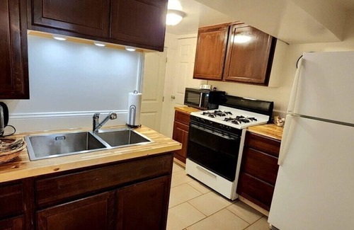 Eureka Springs Historic District Apartment | Historic Bed & Breakfast, Slps 4, Full Kitchen,