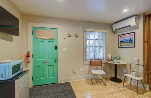 Boone Hotel | Historic Blue Ridge Tourist Court - Bunkbed