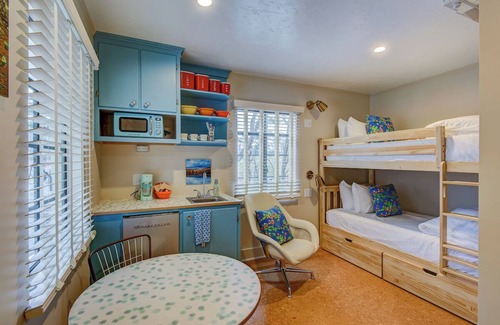 Boone Hotel | Historic Blue Ridge Tourist Court - Bunkbed