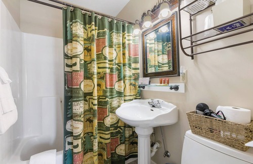 Downtown Branson Hotel | Historic Branson Hotel ~ Fisherman's Cove Room