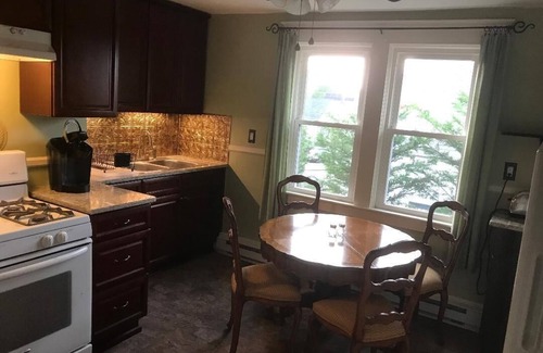 Bristol Apartment | Historic Bristol Town Center Apartment