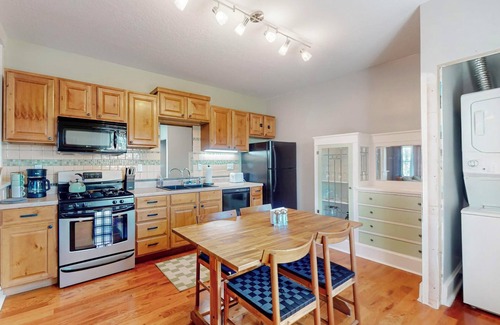 Silver Hill House | Historic Bungalow w/porch, King1bd/1ba, Recently Renovated