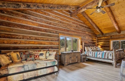 Flagstaff Cabin | Historic Cabin, renovated rustic, Hottub, Ranch