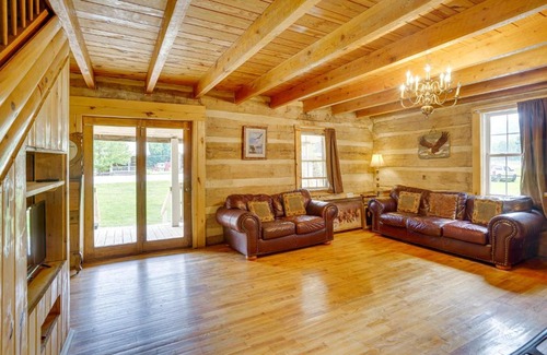 Seneca Rocks House | Historic Cabin Retreat about 2 Mi to Seneca Rocks!