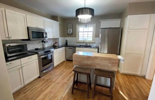 Billings House | Historic Cape Cod Downtown