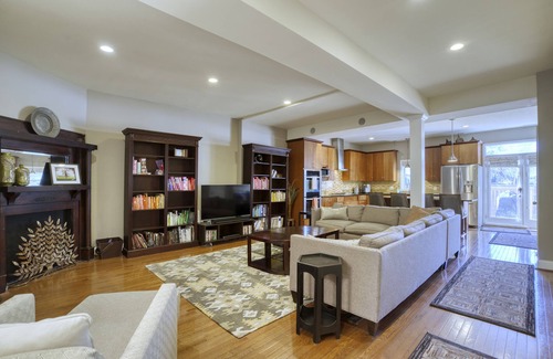 Kingman Park House | Historic Capitol Hill home near restaurants, shops, public transit, and parks!