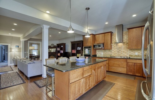 Kingman Park House | Historic Capitol Hill home near restaurants, shops, public transit, and parks!