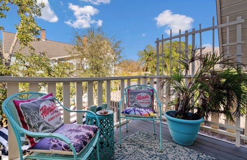 Bradenton House | Historic Carriage House, 15 min to AMI Beach & IMG