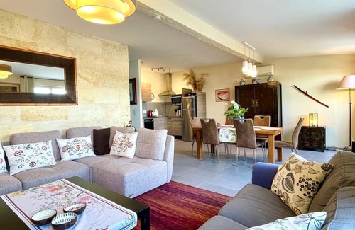 Bordeaux Apartment | Historic center, a terrace over the city and the river, lift, A/C, parking.
