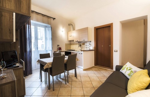 Historical Downtown Salerno Apartment | Historic Center Salerno, ideal for getting around the city and the coast - Wi-Fi Free