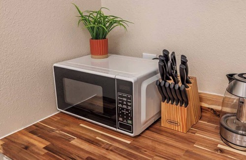 Downtown Anchorage Apartment | Historic Chic Downtown Suite