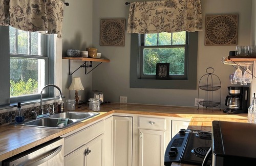 Lynn Haven Cottage | Historic Coastal Cottage