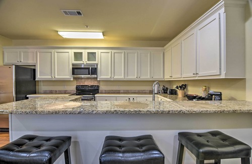 Vicksburg Condo | Historic Condo in Downtown, Walk to Riverfront!