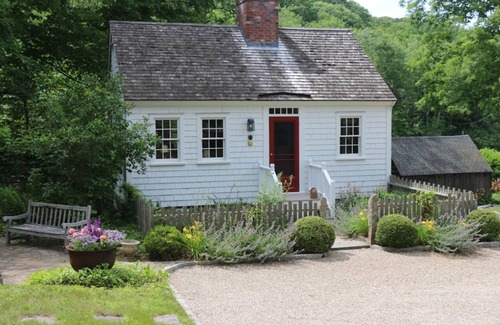 Lyme Cottage | Historic cottage in Deep River, CT