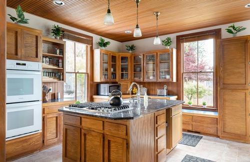 Coupeville House | Historic Coupeville 6BR/5BA near Waterfront/Wharf