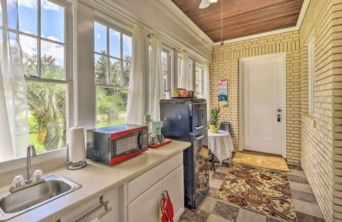 Crescent City Apartment | Historic Crescent City Studio - Lakefront w/Dock!