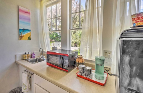 Crescent City Apartment | Historic Crescent City Studio - Lakefront w/Dock!