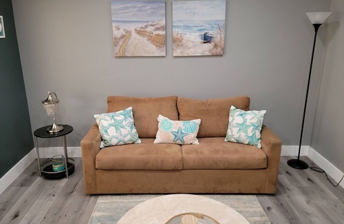 Pinewood Park Apartment | Historic District within minutes of downtown
