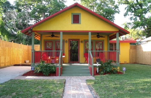 St. Augustine House | Historic District Dream - 3 BR Beautiful Bungalow! Walk to All Attractions!