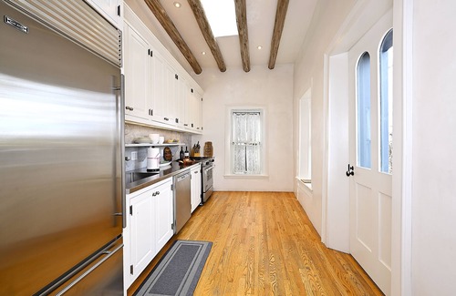 Historic Eastside House | Historic Eastside Canyon Rd/Plaza/Galleries-Walk Everywhere Amazing Courtyard