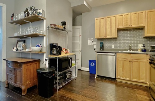 Near Northeast House | Historic Eco Rowhome, 4BR 2.5BA, Pet Friendly, Free Street Parking