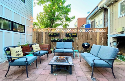 Near Northeast House | Historic Eco Rowhome, 4BR 2.5BA, Pet Friendly, Free Street Parking