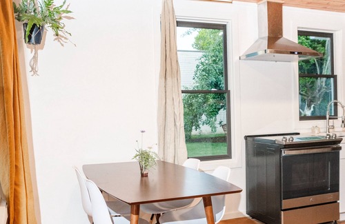 McMinnville Other | Historic Farmhouse Walking Distance to 3rd Street - Fire Pit, Cornhole, BBQ