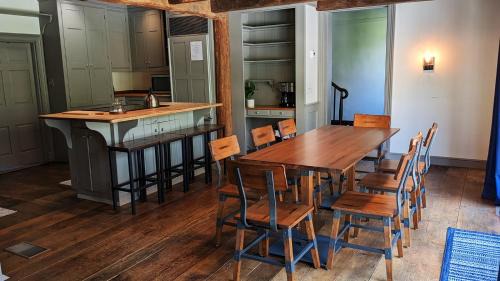 Dundee House | Historic Farmhouse with Gardens