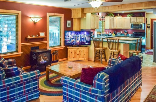 Inlet Cottage | Historic Highland Cottage - 4th Lake