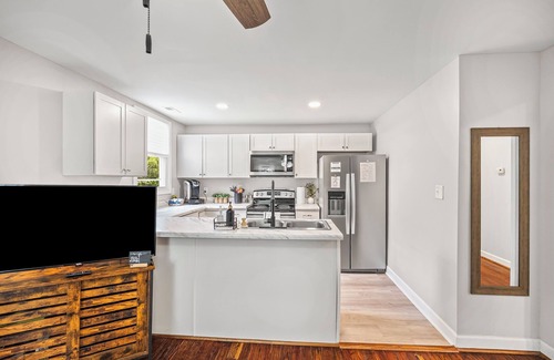 Lynchburg House | Historic Hill City Retreat- 10min to LU/3min to UL