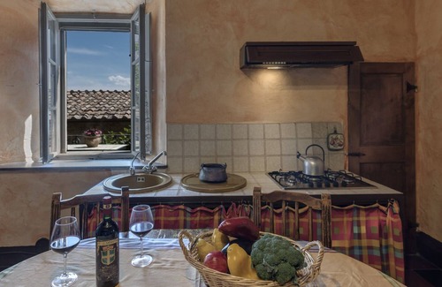 Palazzina Apartment | Historic Holding with wonderful swimming pool near Siena, Tuscany, Italy