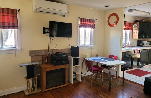 Hollywood House | Historic Hollywood Bungalow