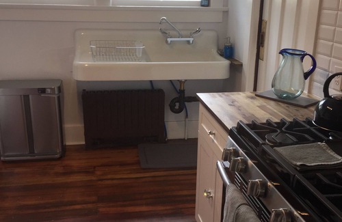 Booktown House | Historic Home. Classic Charm, Modern Amenities, Gardens, Parking+